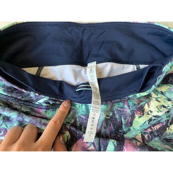 Run Inspire Crop II (Multi Iridescent) Size 8 - Picture 8 of 8